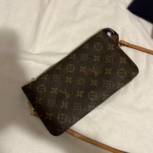 cross body brown symbol purse